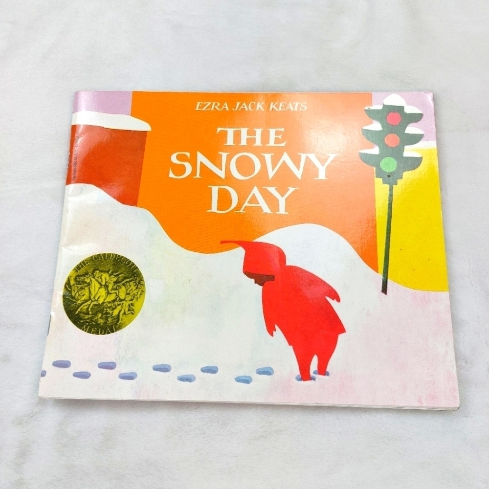 THE SNOWY DAY BY EZRA JACK KEATS SOFT COVER CHILDRENS PICTURE BOOK
